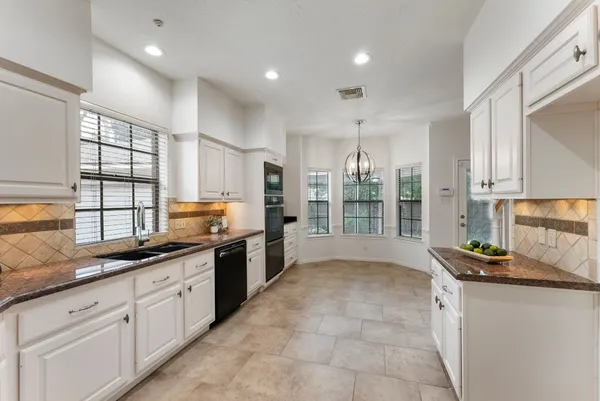 $575,000 | 70 Amberglow Court, The Woodlands, TX 77381