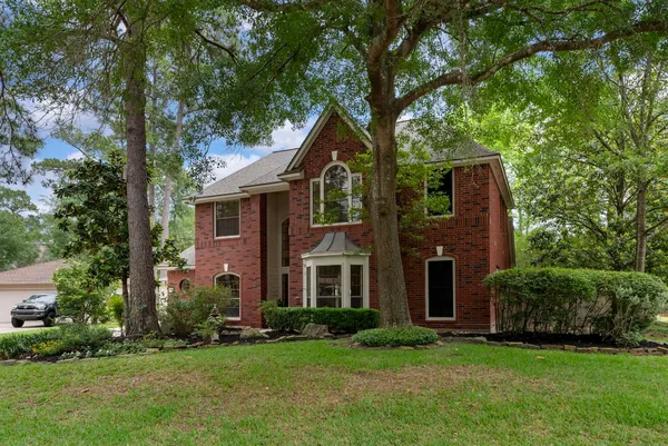 $575,000 | 70 Amberglow Court, The Woodlands, TX 77381