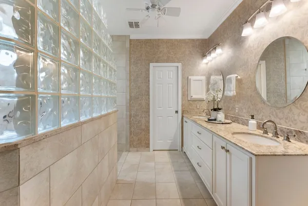$575,000 | 70 Amberglow Court, The Woodlands, TX 77381
