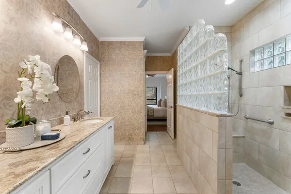 $575,000 | 70 Amberglow Court, The Woodlands, TX 77381