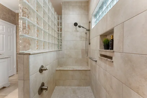 $575,000 | 70 Amberglow Court, The Woodlands, TX 77381