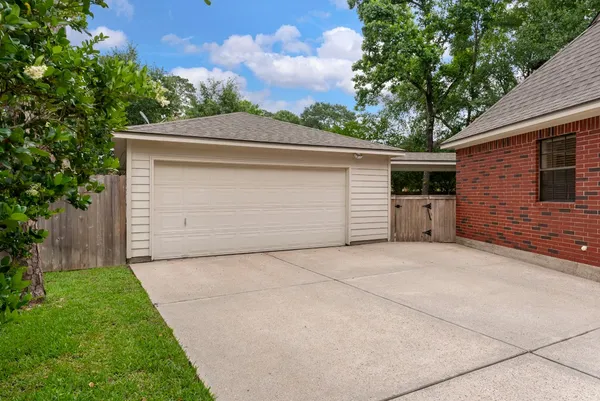 $575,000 | 70 Amberglow Court, The Woodlands, TX 77381