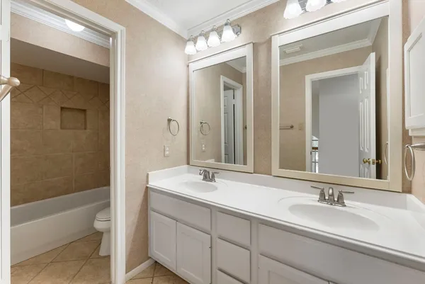 $575,000 | 70 Amberglow Court, The Woodlands, TX 77381
