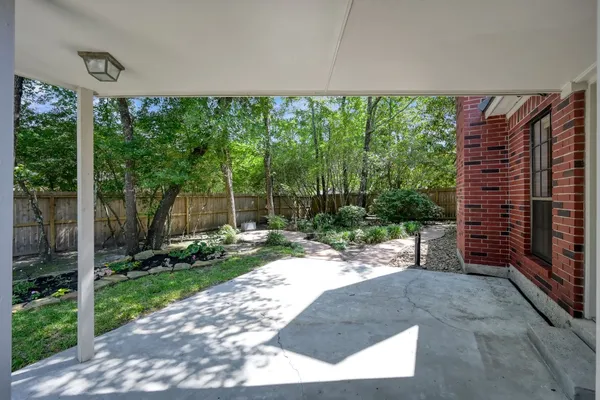 $575,000 | 70 Amberglow Court, The Woodlands, TX 77381