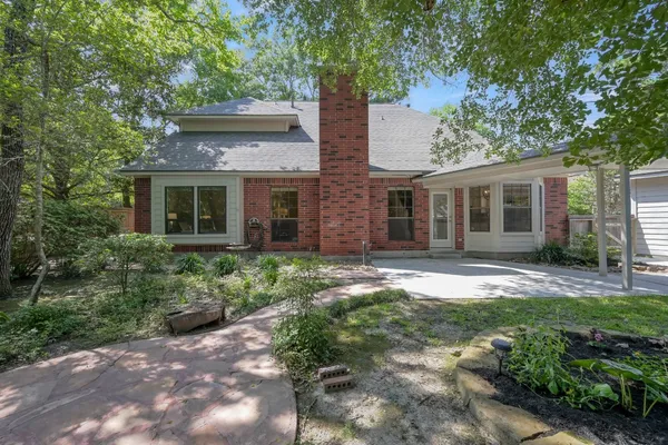 $575,000 | 70 Amberglow Court, The Woodlands, TX 77381