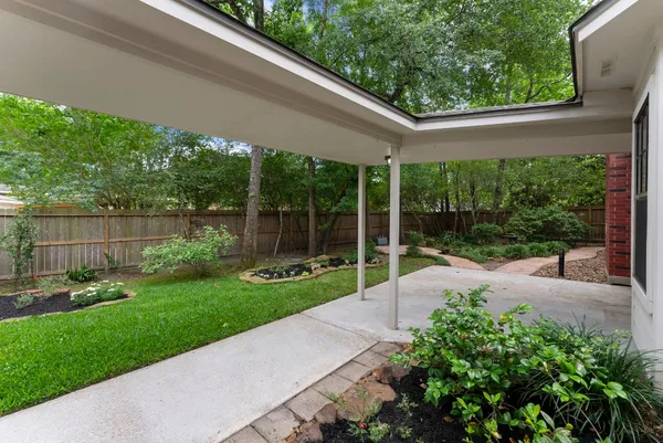 $575,000 | 70 Amberglow Court, The Woodlands, TX 77381