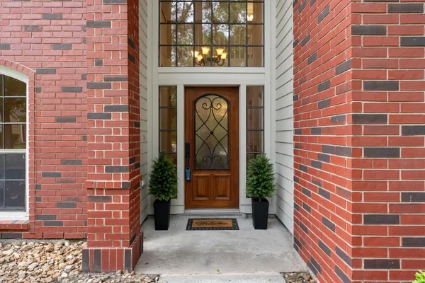 $575,000 | 70 Amberglow Court, The Woodlands, TX 77381