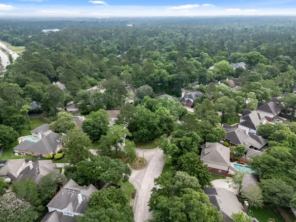 $575,000 | 70 Amberglow Court, The Woodlands, TX 77381