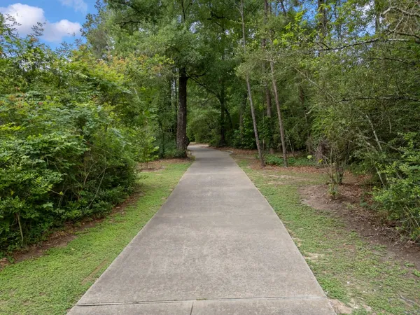 $575,000 | 70 Amberglow Court, The Woodlands, TX 77381