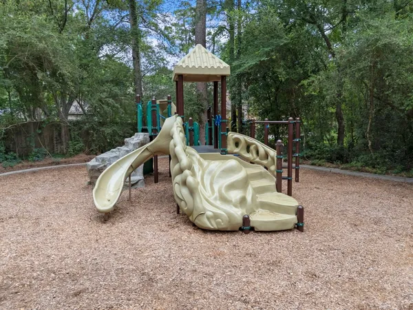 $575,000 | 70 Amberglow Court, The Woodlands, TX 77381