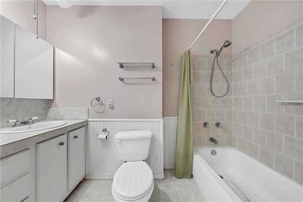 271 Candyce Drive Lorena, TX 76655 - Photo 18 of 27 a bathroom with a sink a toilet and shower