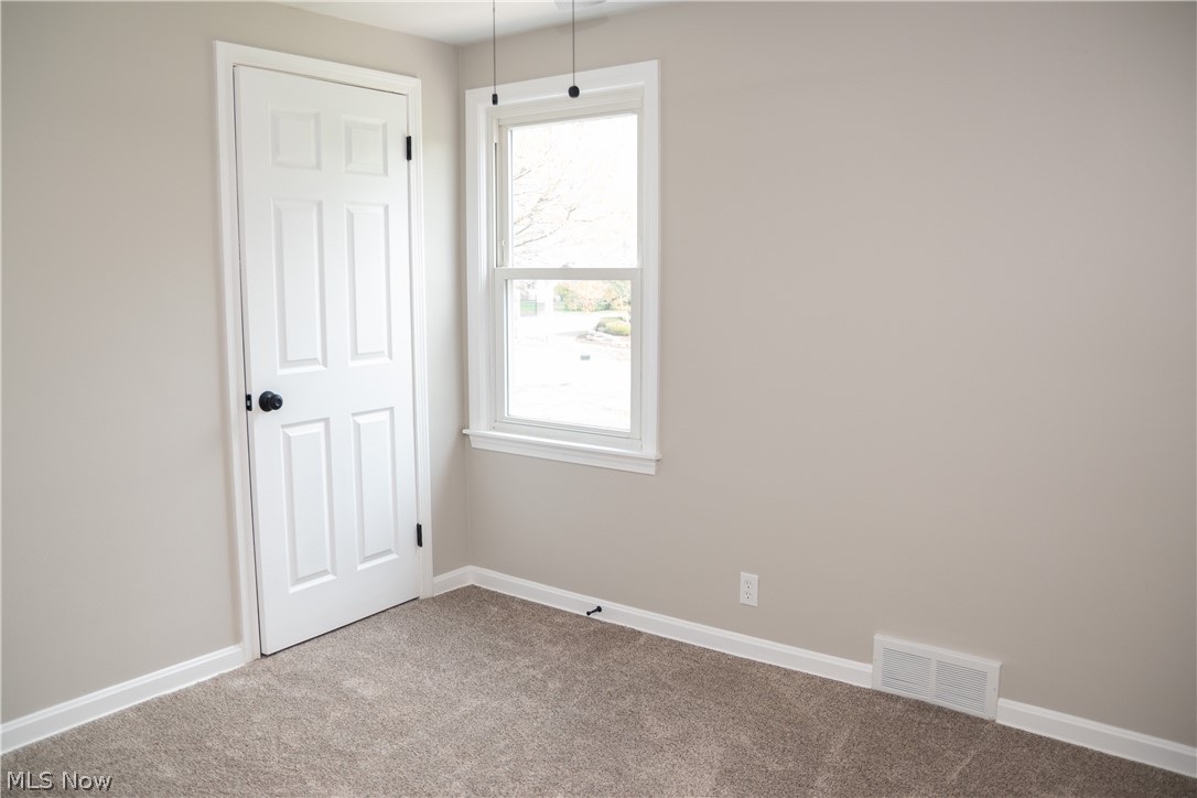6666 Clingan Road Youngstown, OH 44514 - Photo 32 of 41 Smallest bedroom
