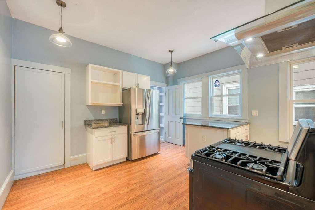 347 Washington Street Somerville, MA 02143 - Photo 5 of 38