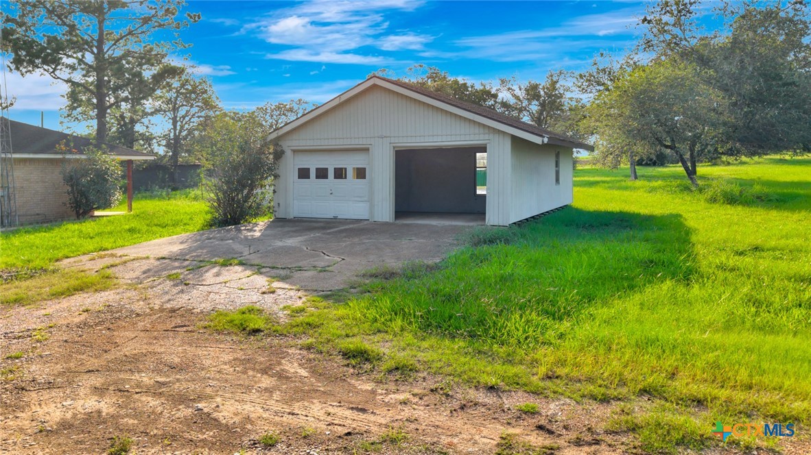 175 Albrecht Road Victoria, TX 77905 - Photo 38 of 47