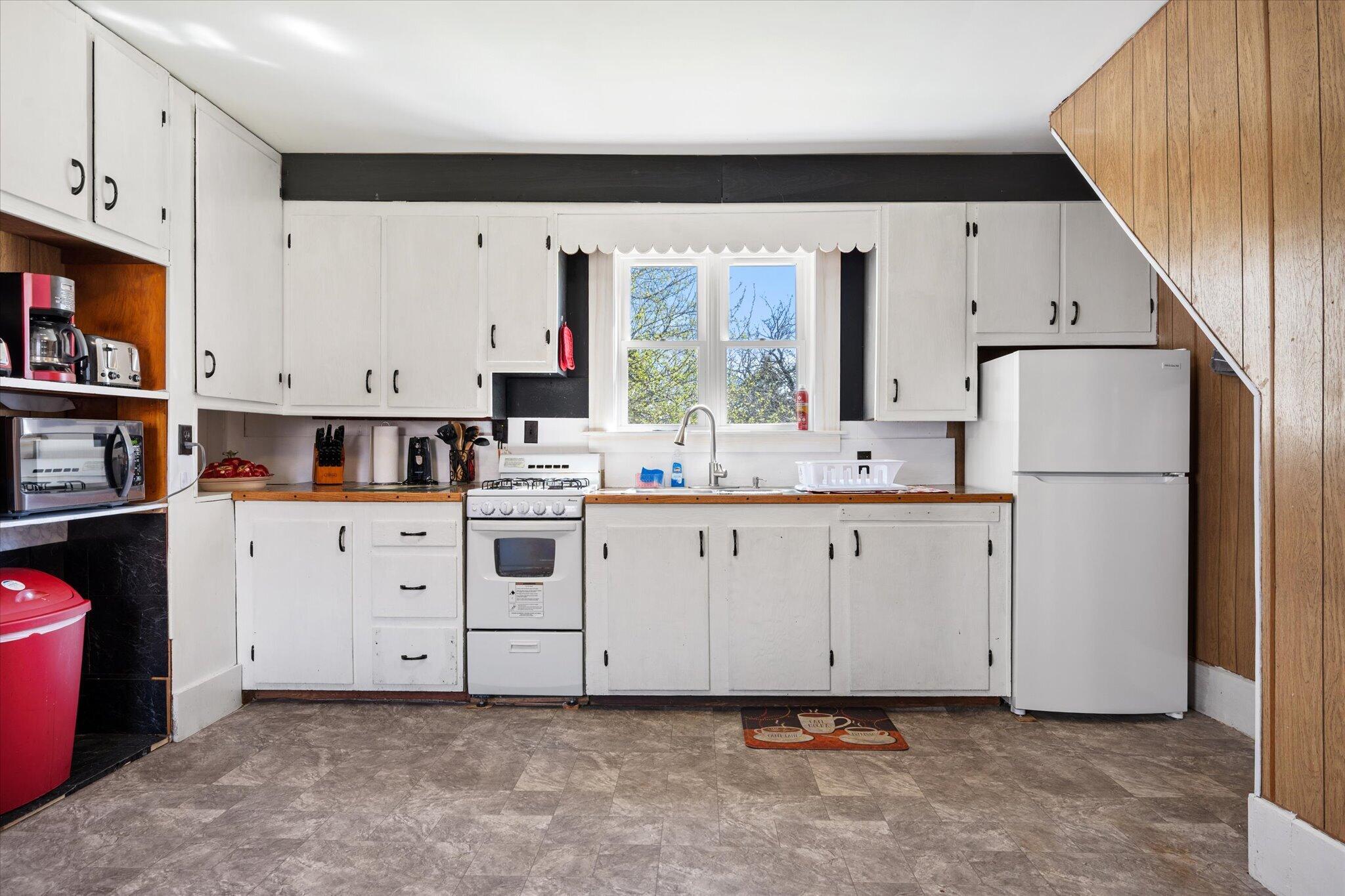 372 Rays Point Road Milbridge, ME 04658 - Photo 25 of 47 25-Kitchen