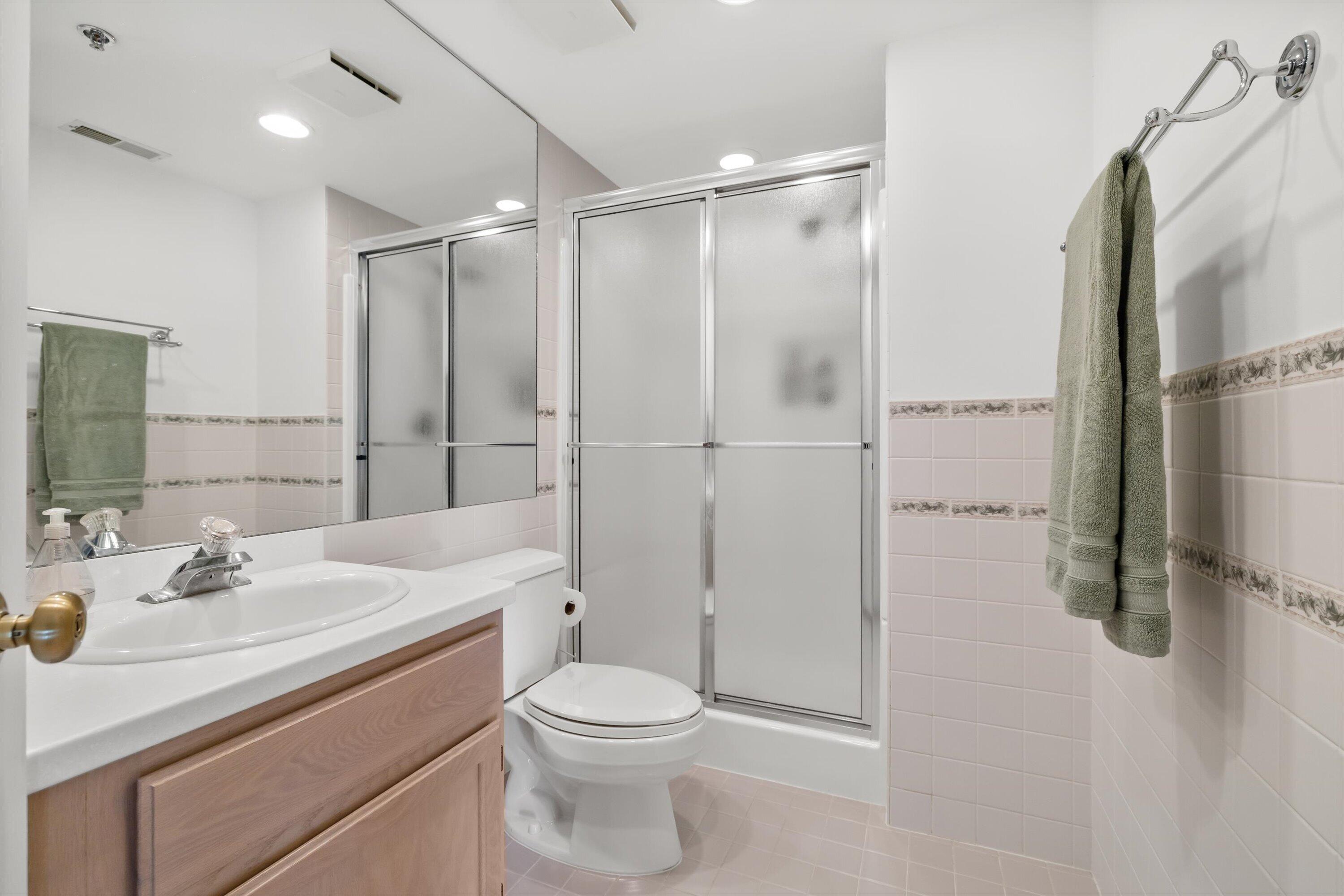 333 Lake Avenue, Unit 807 Racine, WI 53403 - Photo 18 of 57 Secondary Full Bath