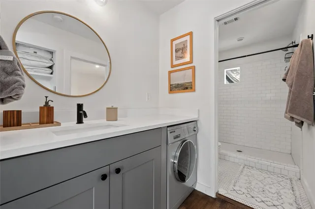 a en suite bathroom with a sink and a mirror