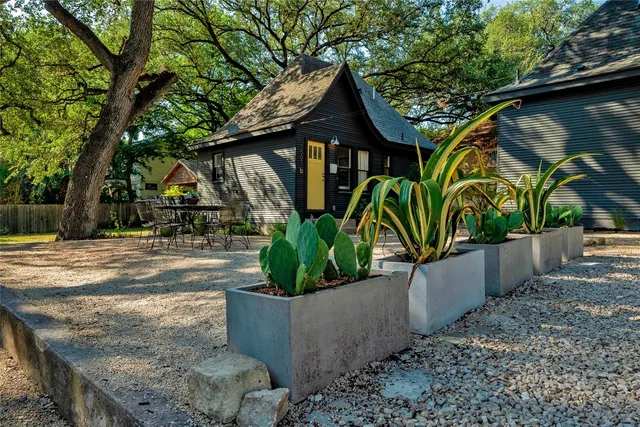 a view of a chairs and table in backyard
