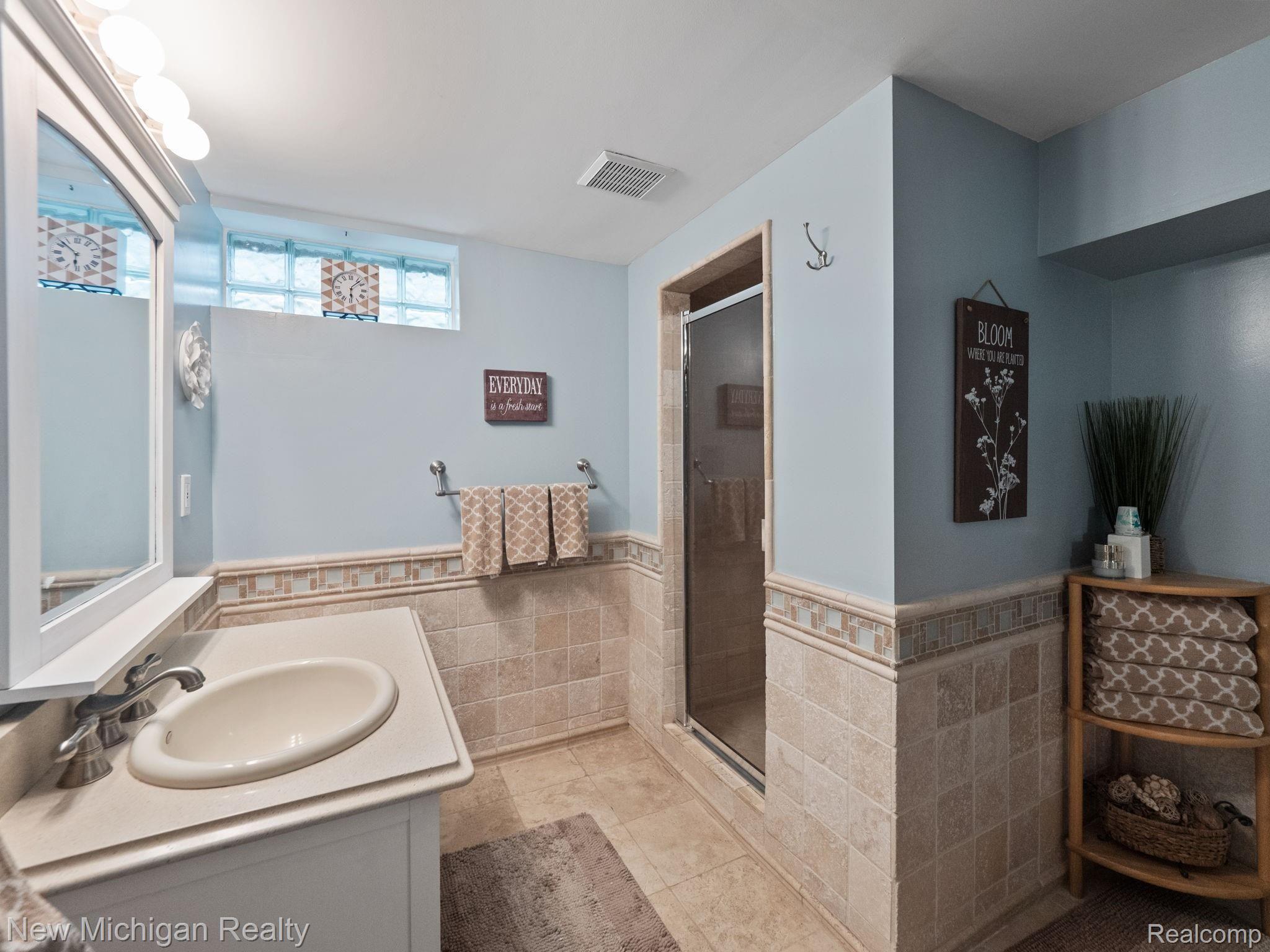 163 Ferndale Avenue Rochester, MI 48307 - Photo 36 of 41 40.jpg