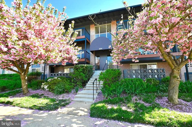 $340,000 | 204 Park Terrace Court Southeast, Unit 30, Vienna, VA 22180