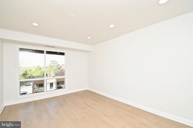 $340,000 | 204 Park Terrace Court Southeast, Unit 30, Vienna, VA 22180