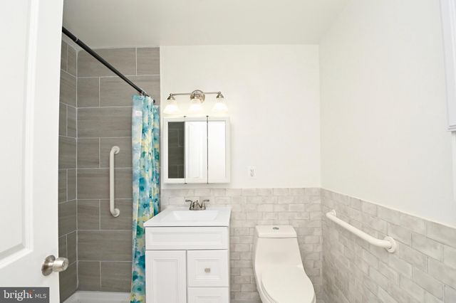 $340,000 | 204 Park Terrace Court Southeast, Unit 30, Vienna, VA 22180