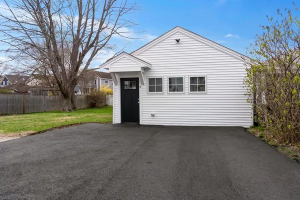 $2,200 | 9 Winthrop Avenue, Unit 3, Beverly, MA 01915