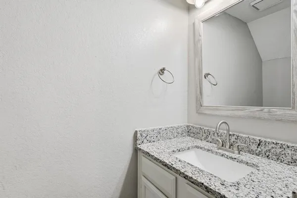$1,750 | 11 Abbey Road, Euless, TX 76039