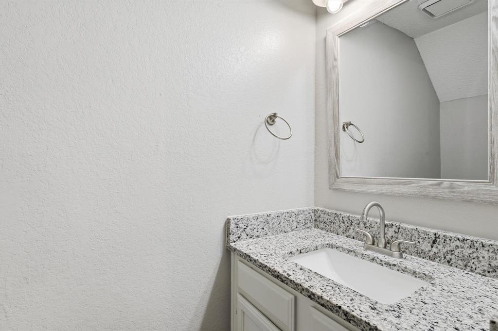 11 Abbey Road Euless, TX 76039 - Photo 14 of 18