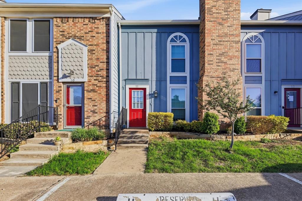11 Abbey Road Euless, TX 76039 - Photo 2 of 18