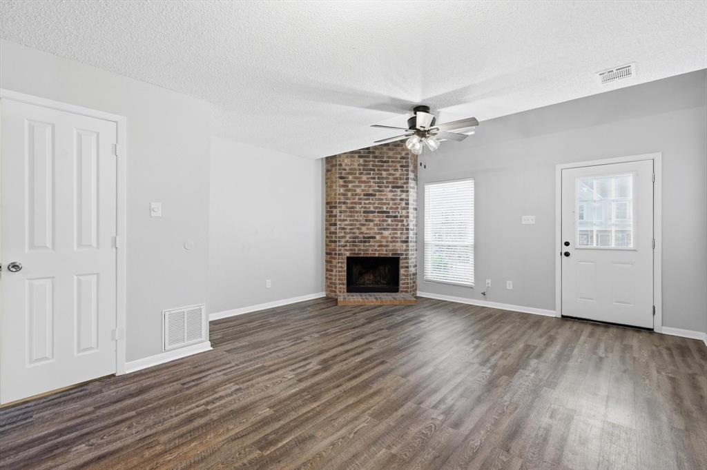 11 Abbey Road Euless, TX 76039 - Photo 5 of 18