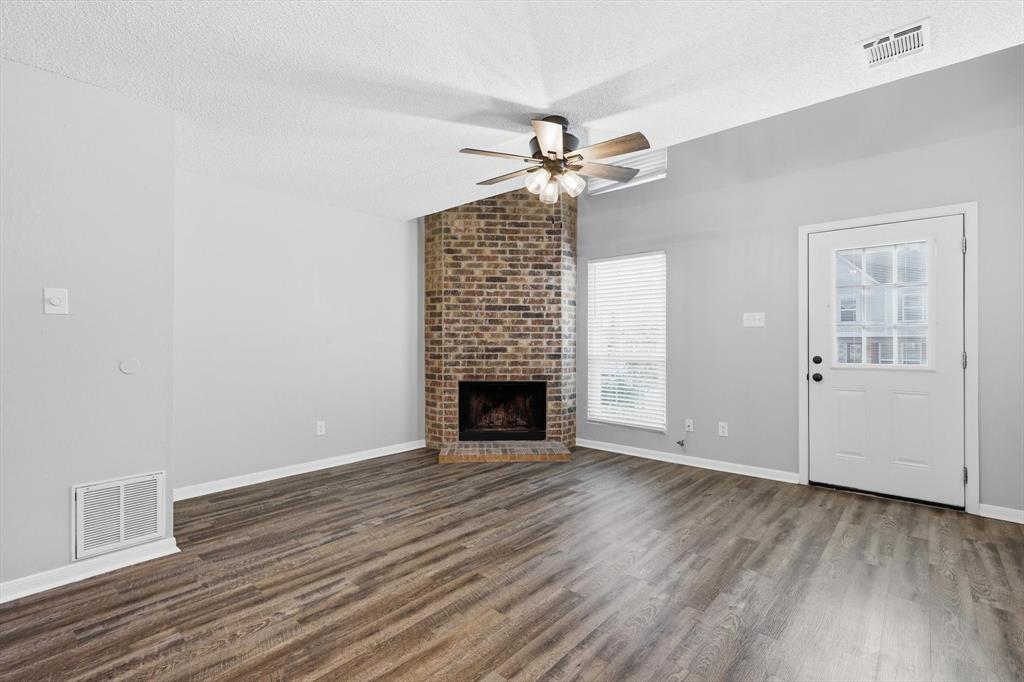 11 Abbey Road Euless, TX 76039 - Photo 6 of 18