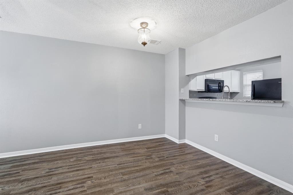 11 Abbey Road Euless, TX 76039 - Photo 7 of 18