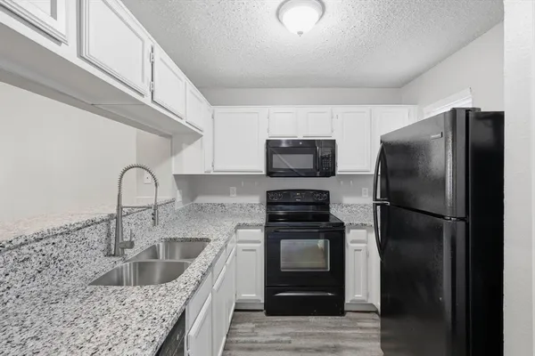 $1,750 | 11 Abbey Road, Euless, TX 76039