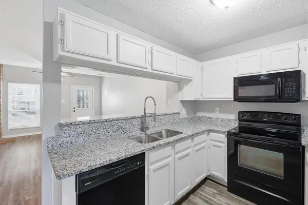 $1,750 | 11 Abbey Road, Euless, TX 76039