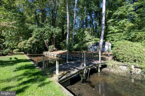 a view of a wooden bench sitting in backyard