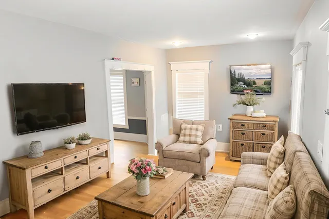 $267,000 | 939 St John Street, Elgin, IL 60120