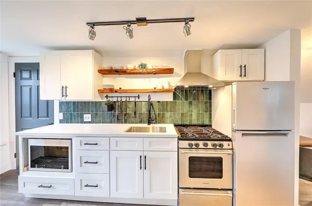 $1,850 | 73 Washburn Avenue, East Providence, RI 02916