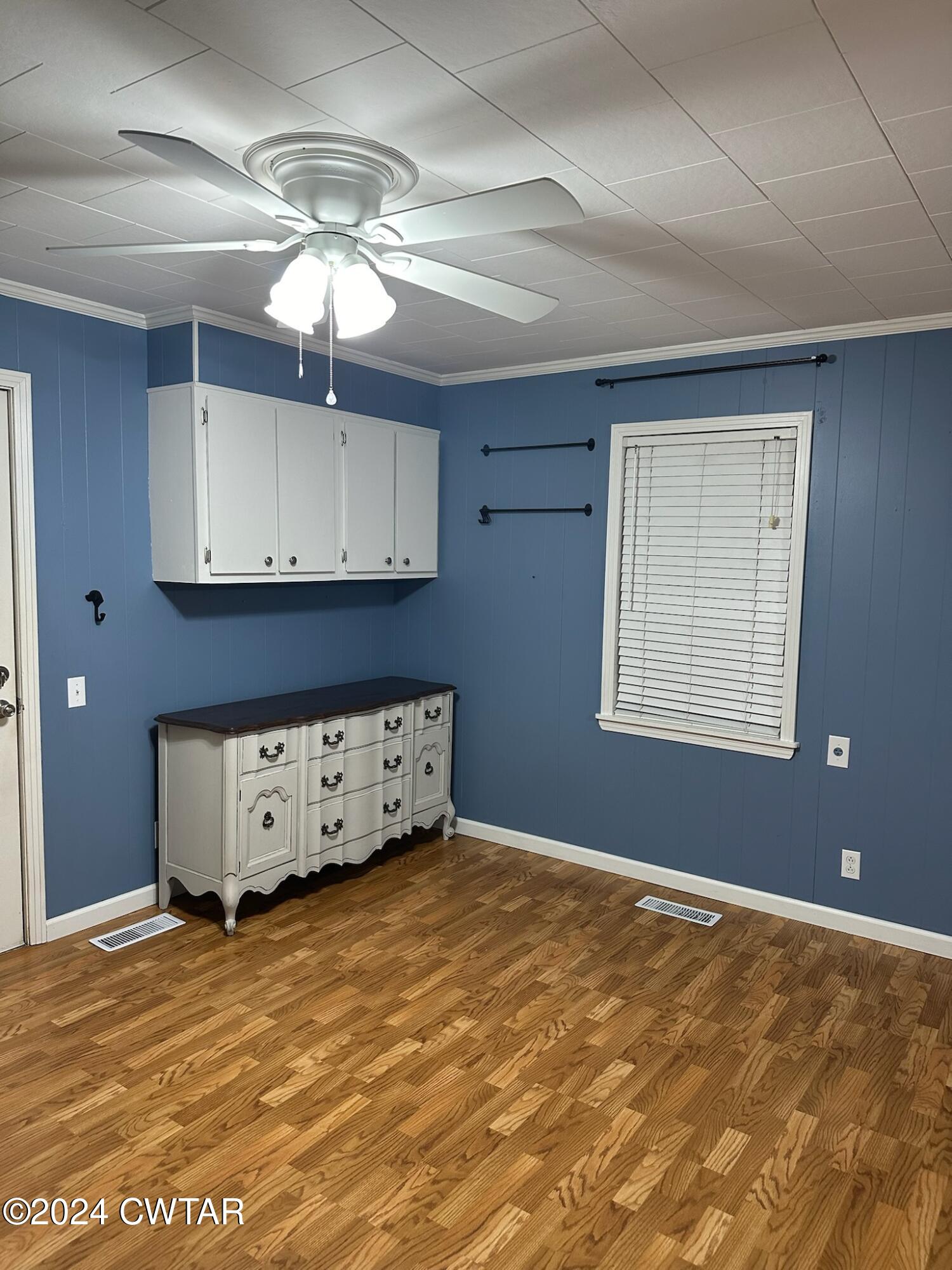 307 King Street Ridgely, TN 38080 - Photo 5 of 15 a view of a livingroom with a chandelier fan and kitchen space
