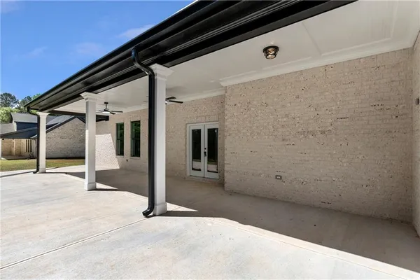 a view of a garage