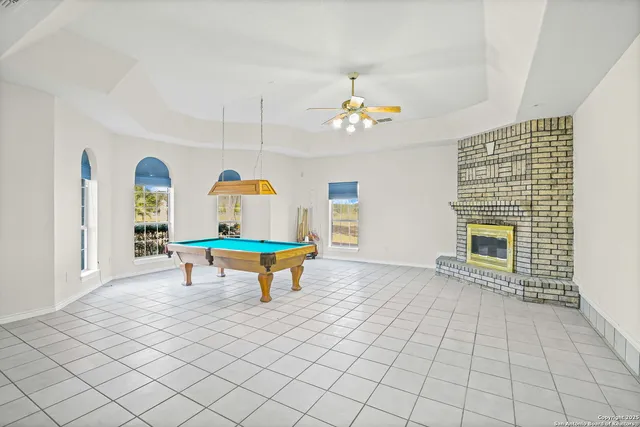 a view of a livingroom with furniture