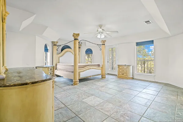 $940,000 | 5280 Smith Road, Von Ormy, TX 78073