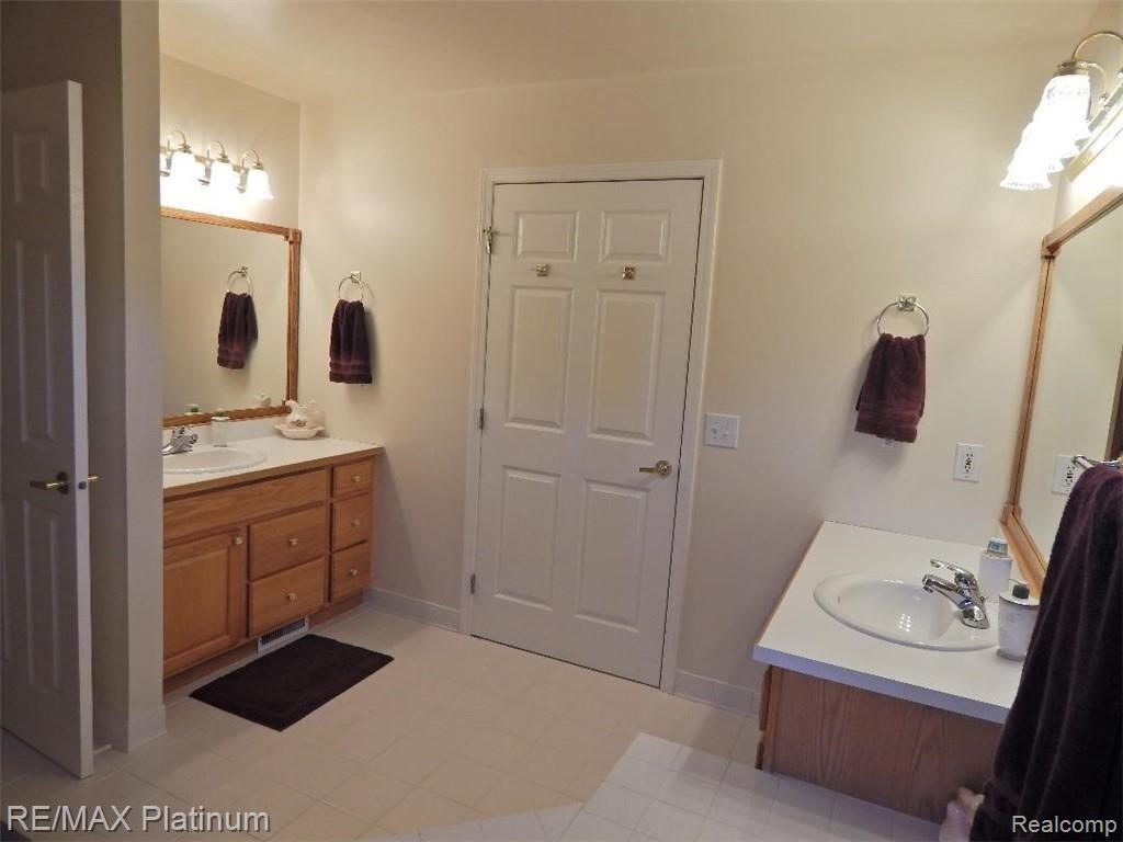 2434 Sundance Ridge Howell, MI 48843 - Photo 15 of 24 110.jpg