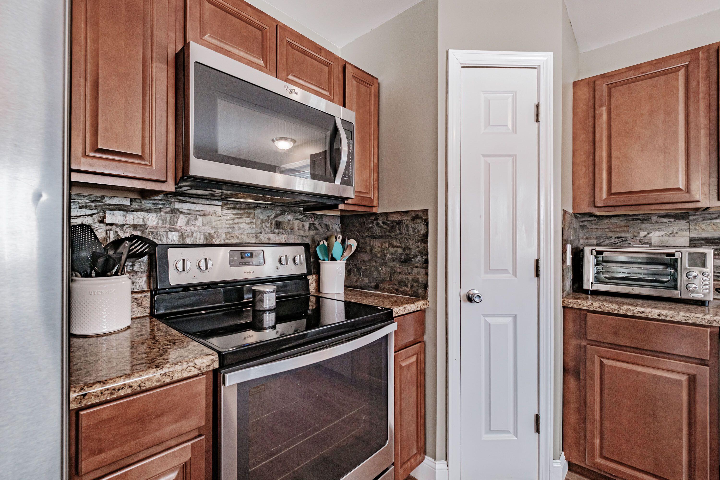 440 Doles Ridge Road Limerick, ME 04048 - Photo 7 of 22 440 Doles kitchen showing pantry