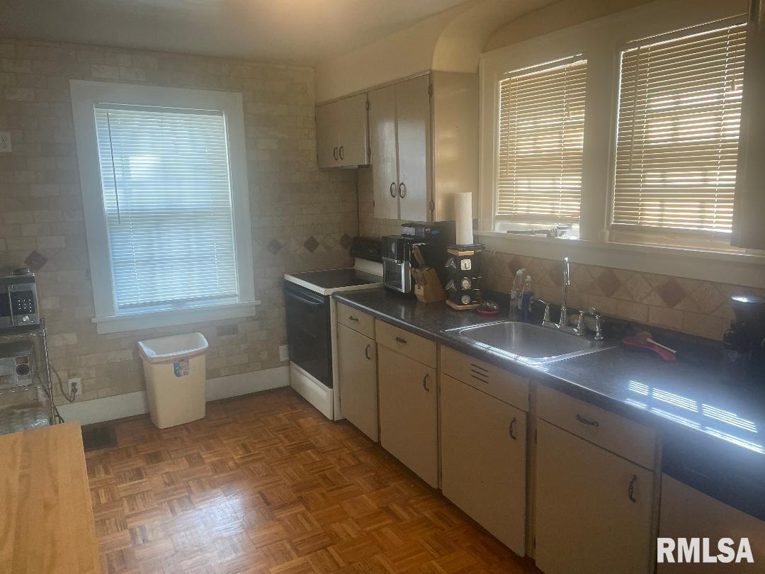 307 North 5th Street Dunlap, IL 61525 - Photo 14 of 34