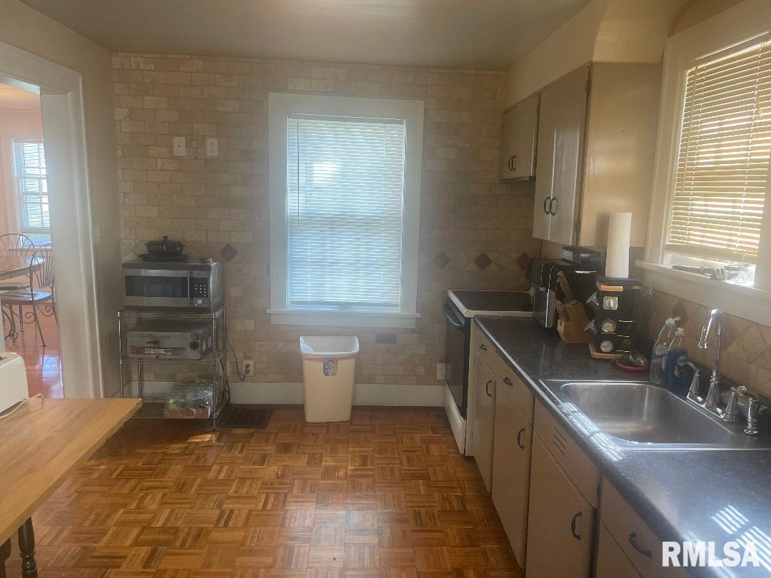 307 North 5th Street Dunlap, IL 61525 - Photo 16 of 34