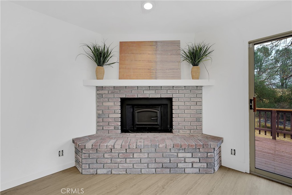 75 Lariat Loop Oroville, CA 95966 - Photo 9 of 47 a living room with furniture and a fireplace