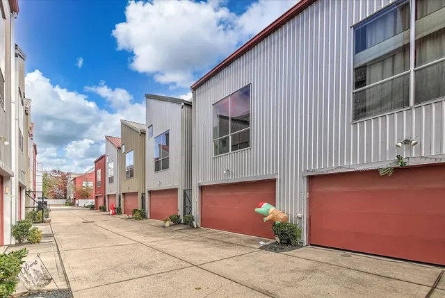 $349,900 | 3028 Commerce Street, Houston, TX 77003