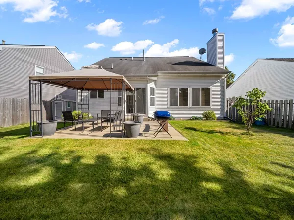 $3,650 | 2521 Waterford Lane, Lake In The Hills, IL 60156