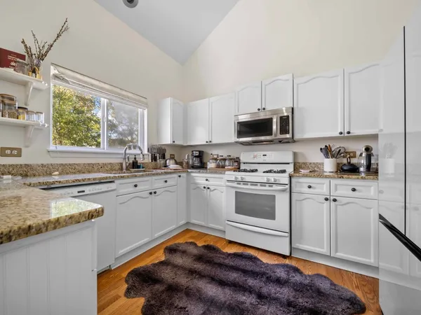 $3,650 | 2521 Waterford Lane, Lake In The Hills, IL 60156